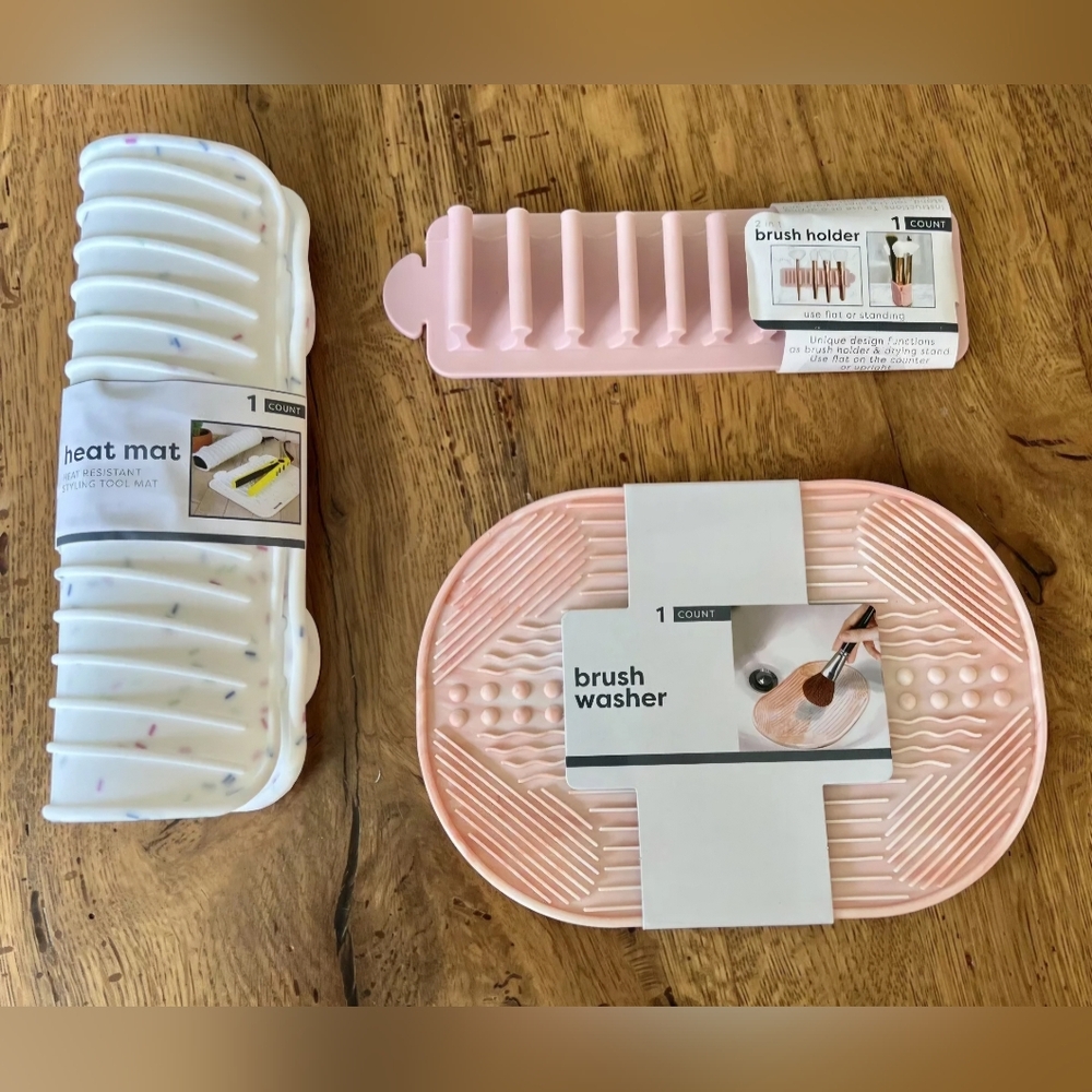 Nice! 3-Piece Set - Makeup Brush Cleaning Mat, Heat Resistant Mat, Brush Holder